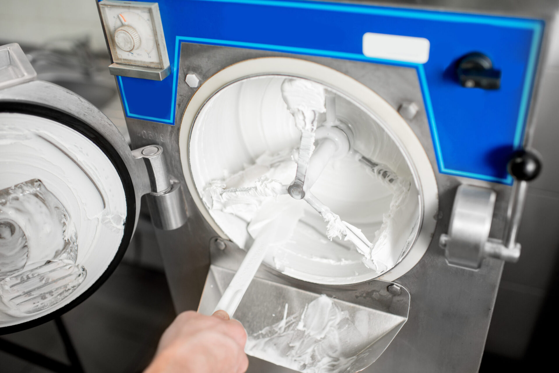 Cleaning ice cream maker machine from the ice cream leavings